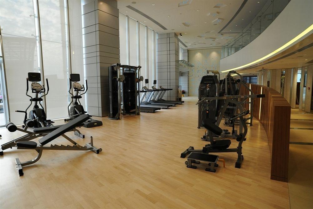 Nina Hotel Tsuen Wan West Hongkong Zewnętrze zdjęcie The gym at the Ritz-Carlton, Dubai