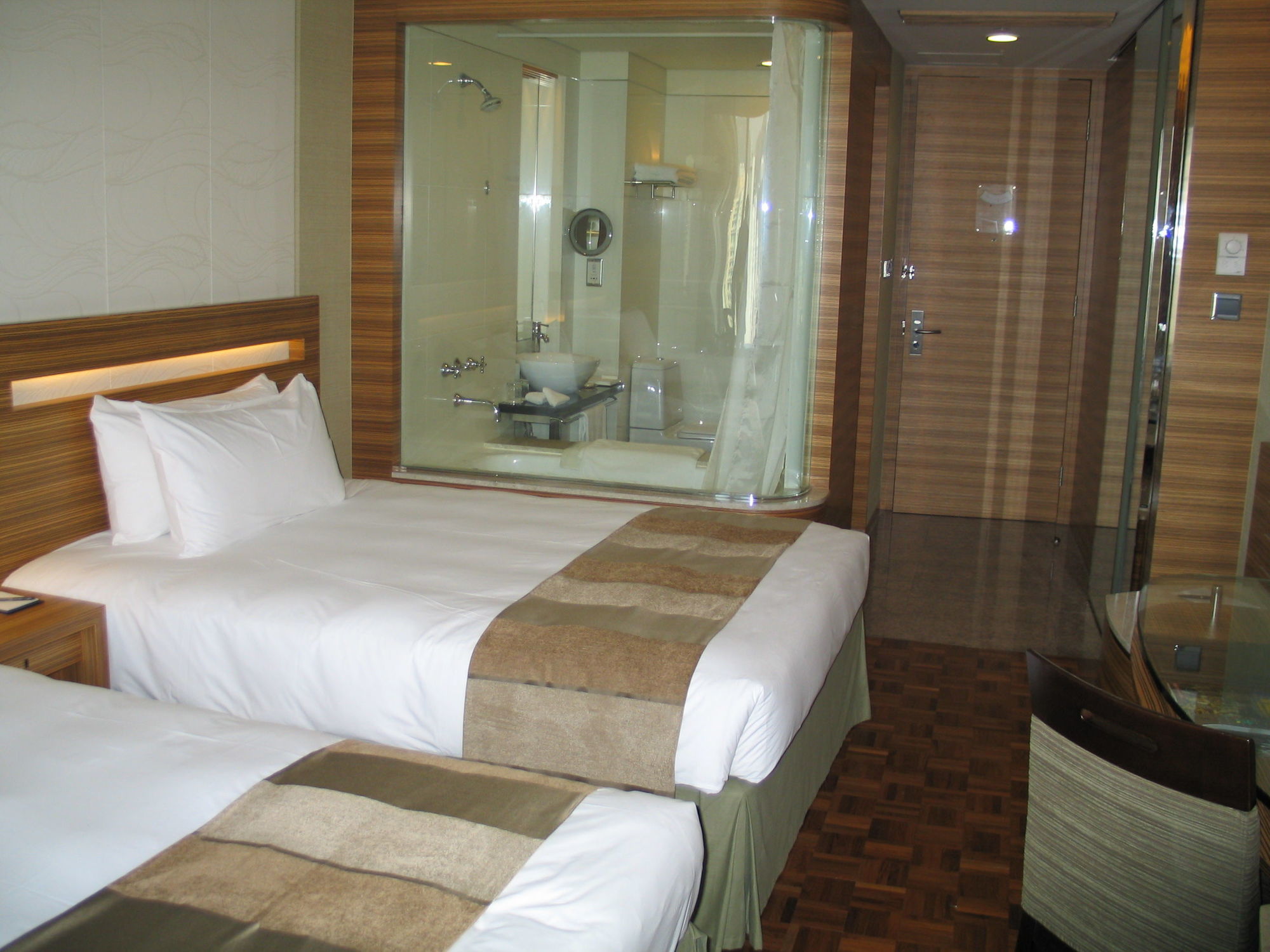Nina Hotel Tsuen Wan West Hongkong Zewnętrze zdjęcie A room on the Queen Mary 2
