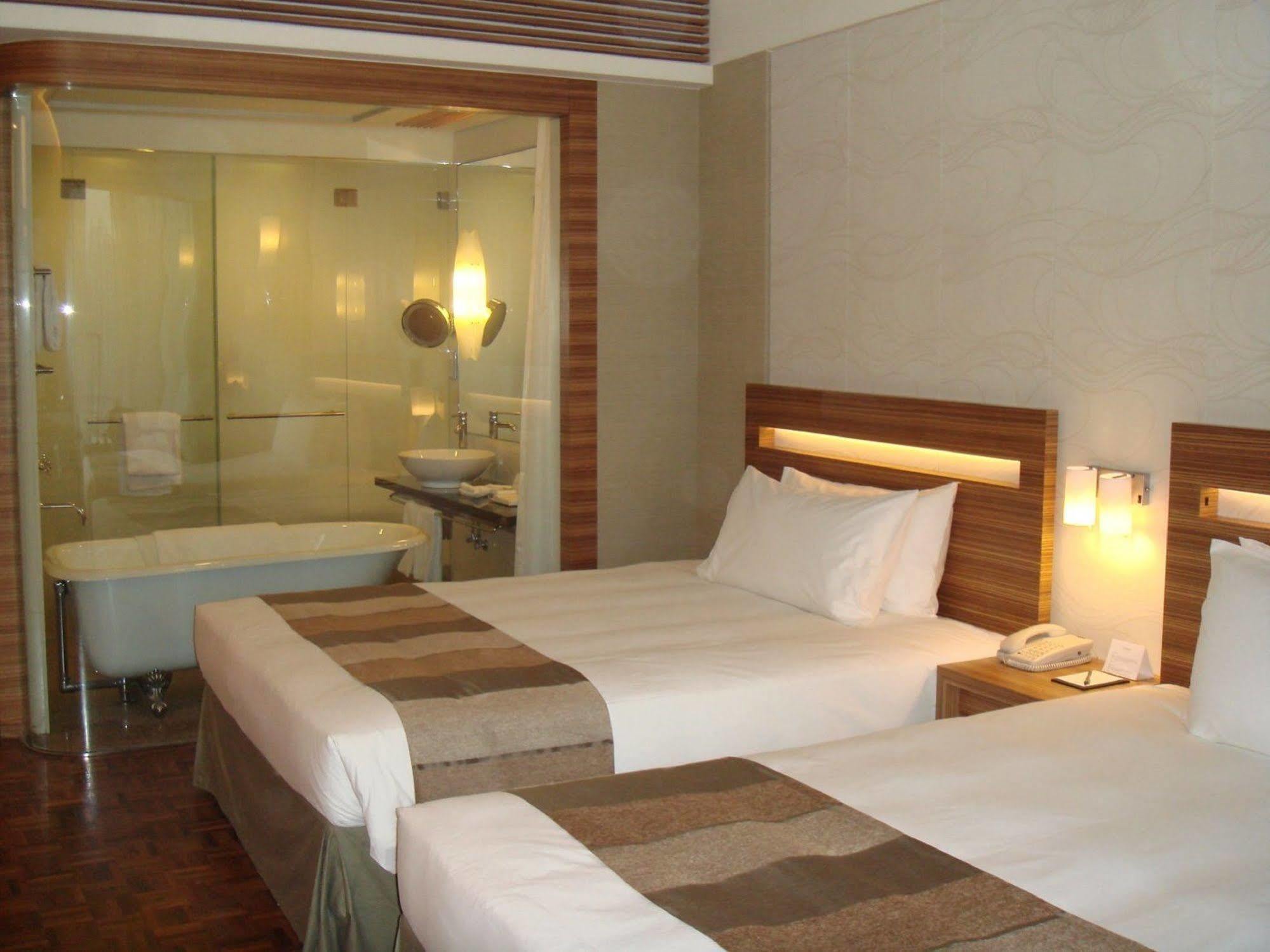 Nina Hotel Tsuen Wan West Hongkong Zewnętrze zdjęcie A room at the hotel