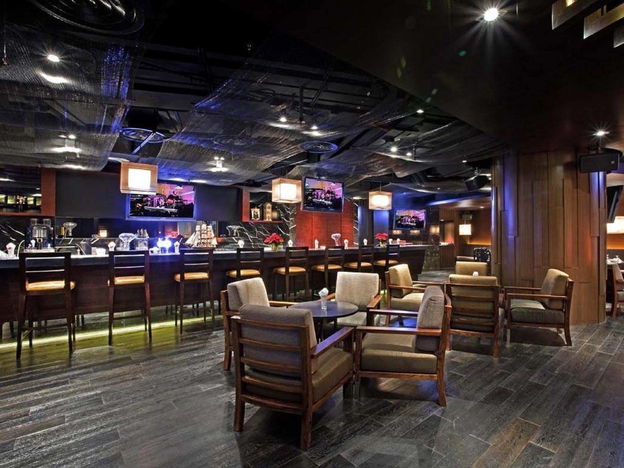 Nina Hotel Tsuen Wan West Hongkong Zewnętrze zdjęcie The interior of the bar
