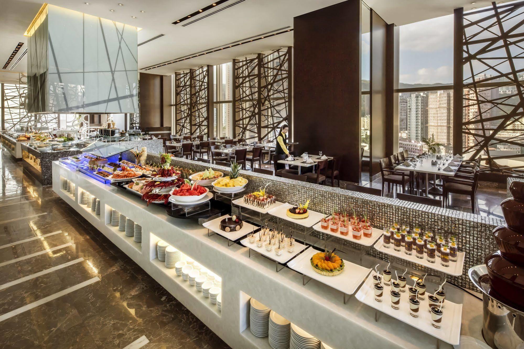 Nina Hotel Tsuen Wan West Hongkong Zewnętrze zdjęcie The buffet at the hotel