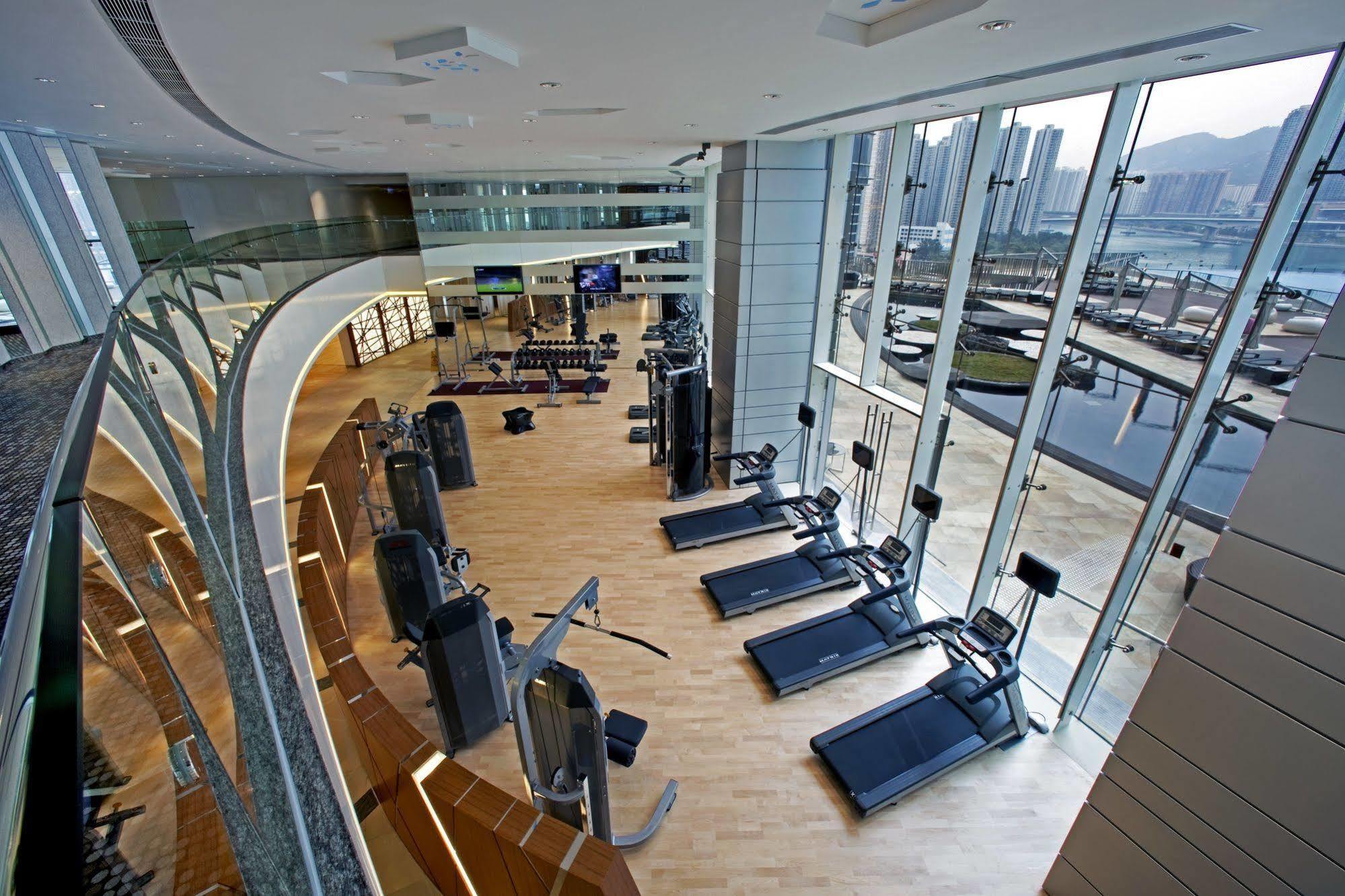 Nina Hotel Tsuen Wan West Hongkong Zewnętrze zdjęcie The gym at the Ritz-Carlton, Hong Kong