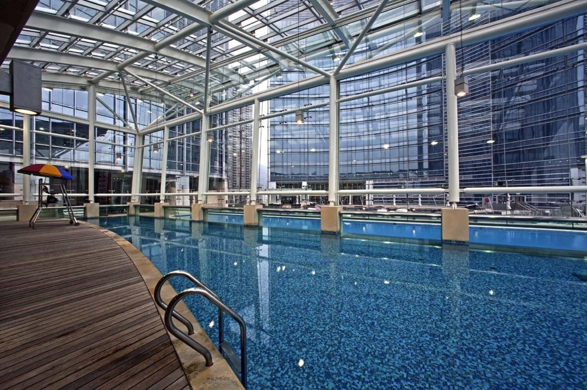 Nina Hotel Tsuen Wan West Hongkong Zewnętrze zdjęcie The swimming pool