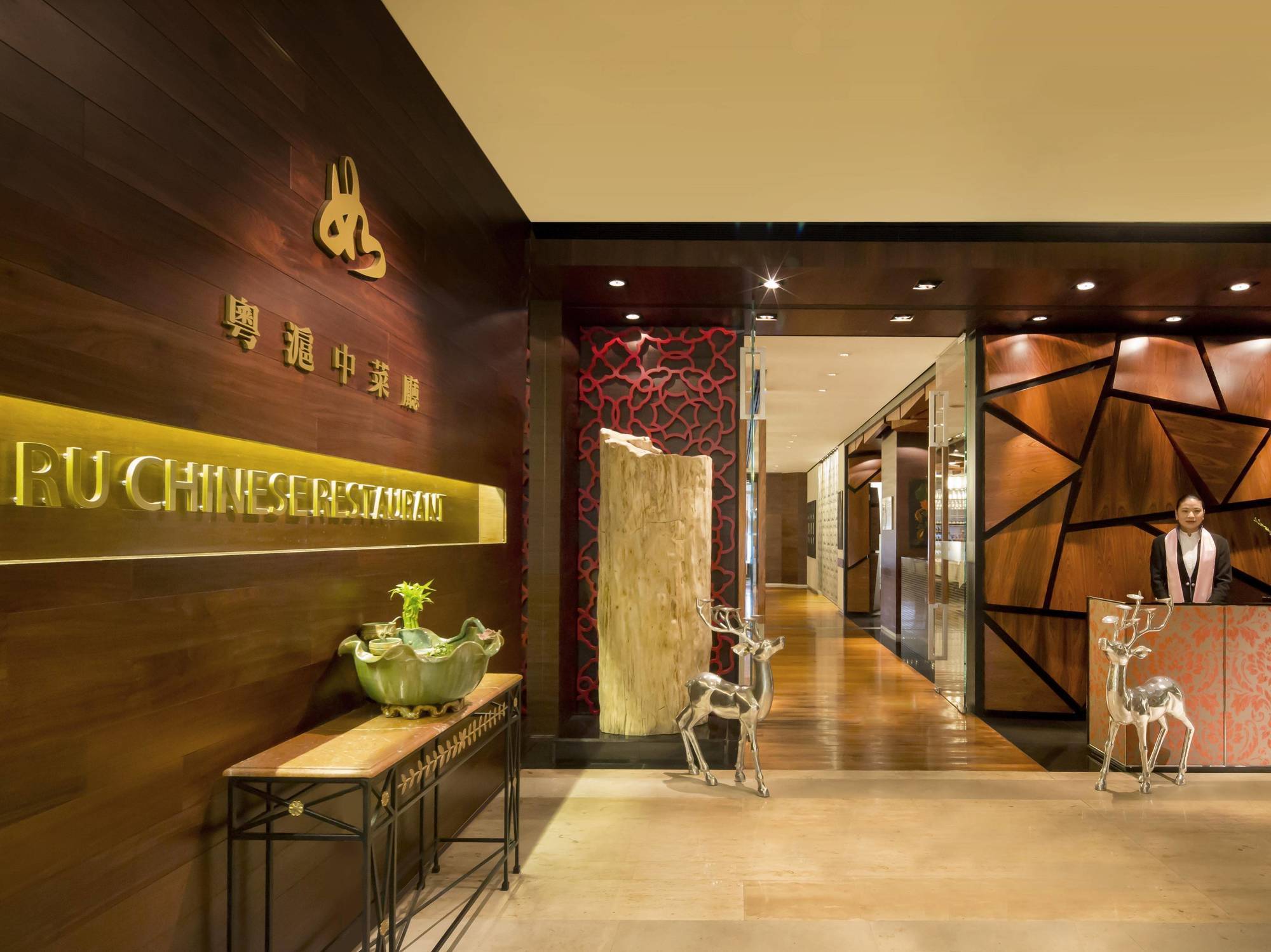 Nina Hotel Tsuen Wan West Hongkong Zewnętrze zdjęcie Entrance of the club